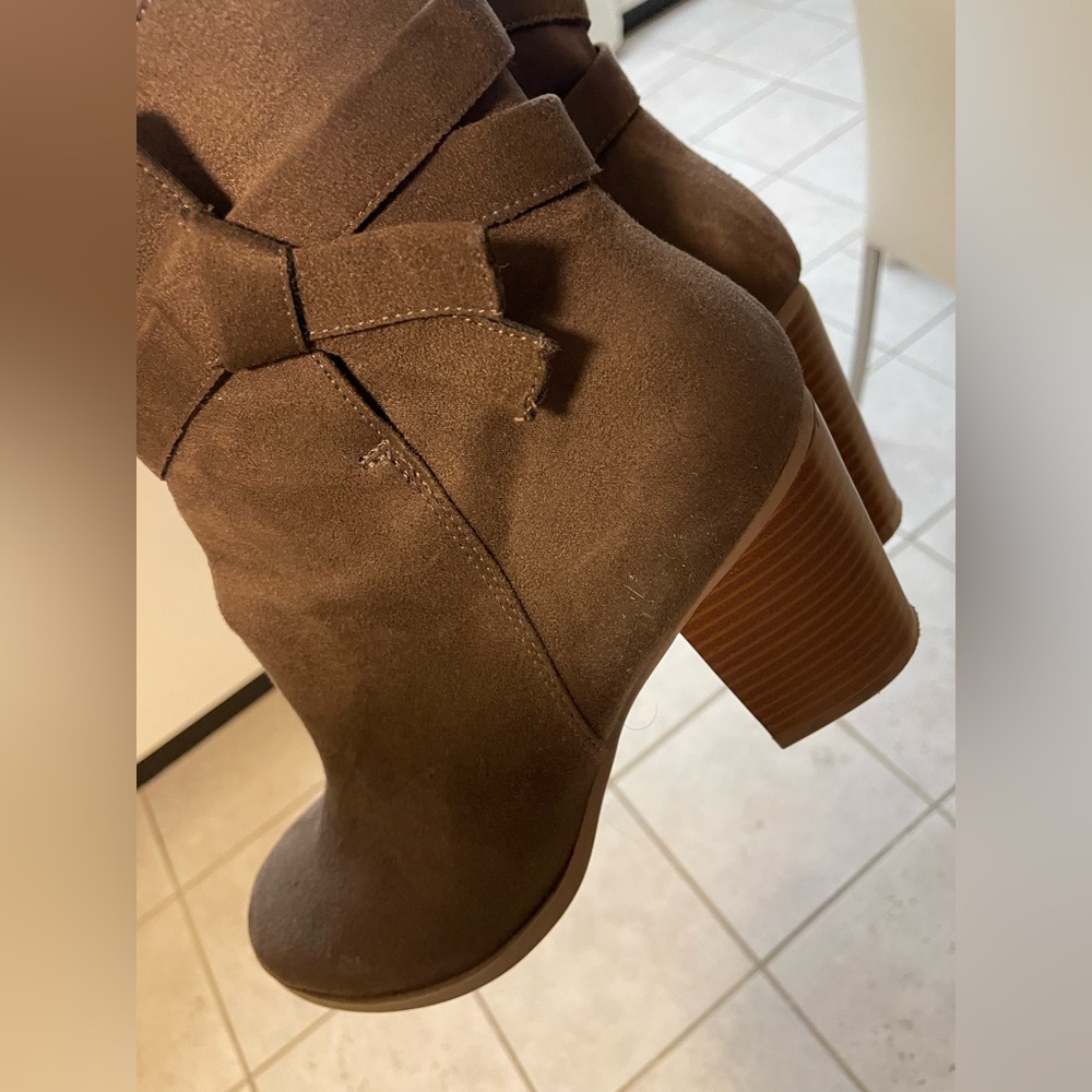 American Eagle 8 1/2 brown boots